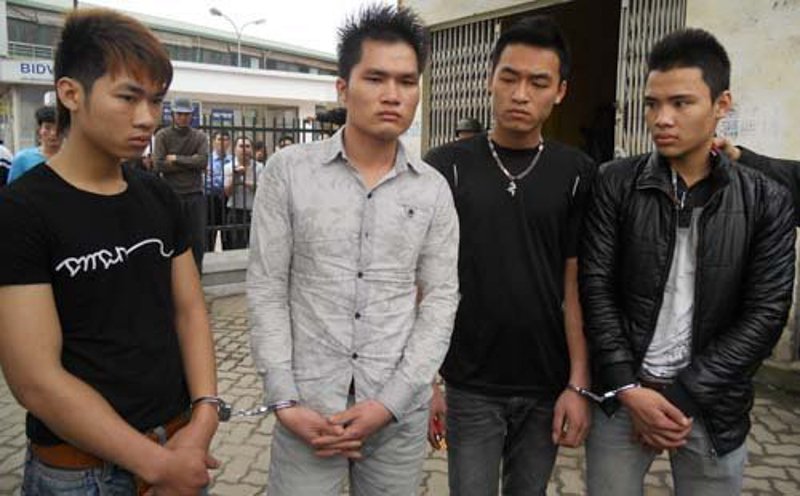 141 Hà Nội và khẩu súng K54 dưới gầm ghế lái chiếc Mercedes