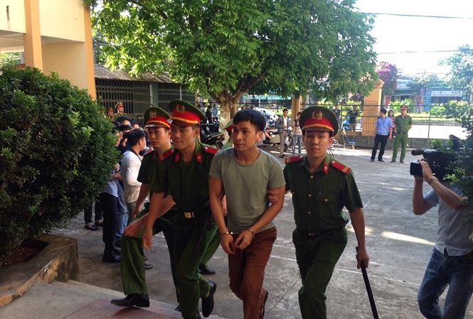 Thảm họa y tế Hòa Bình: Sau khi chết 8 người, cán bộ vật tư vay 1 can Javen để tẩy rửa