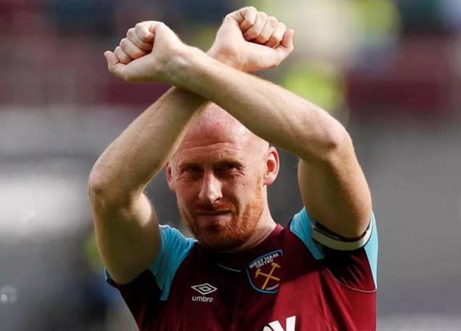 Sao Ngoại hạng Anh bị cho thôi việc qua email sau 12 năm cống hiến