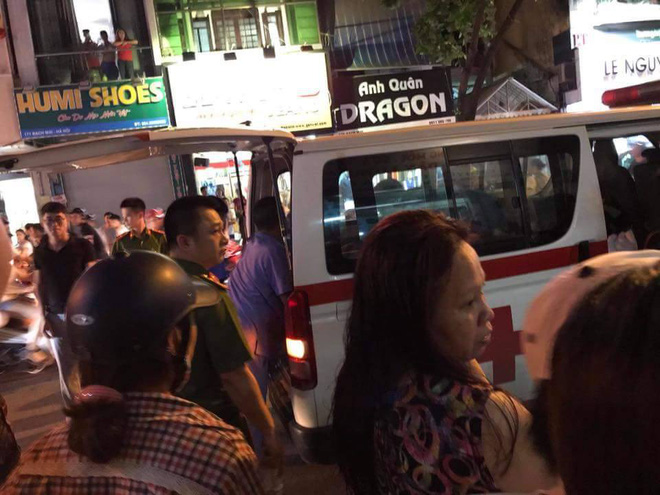 Hà Nội: Chờ con gái lớn vắng mặt, chồng dùng kéo đâm trọng thương vợ cũ