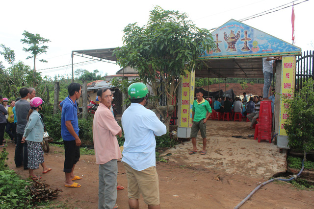 Mâu thuẫn tình cảm, chồng chém chết vợ rồi bỏ trốn