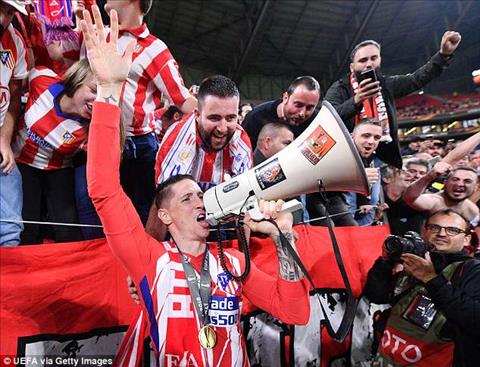 Fernando Torres: Khi chiếc cúp rác rưởi thành lời chào tạm biệt!