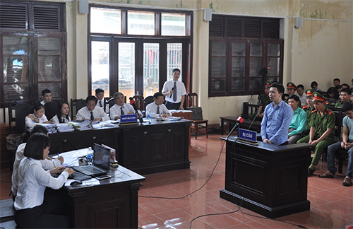 Hợp đồng ăn chia tiền chạy thận nhân tạo tại Bệnh viện đa khoa Hoà Bình