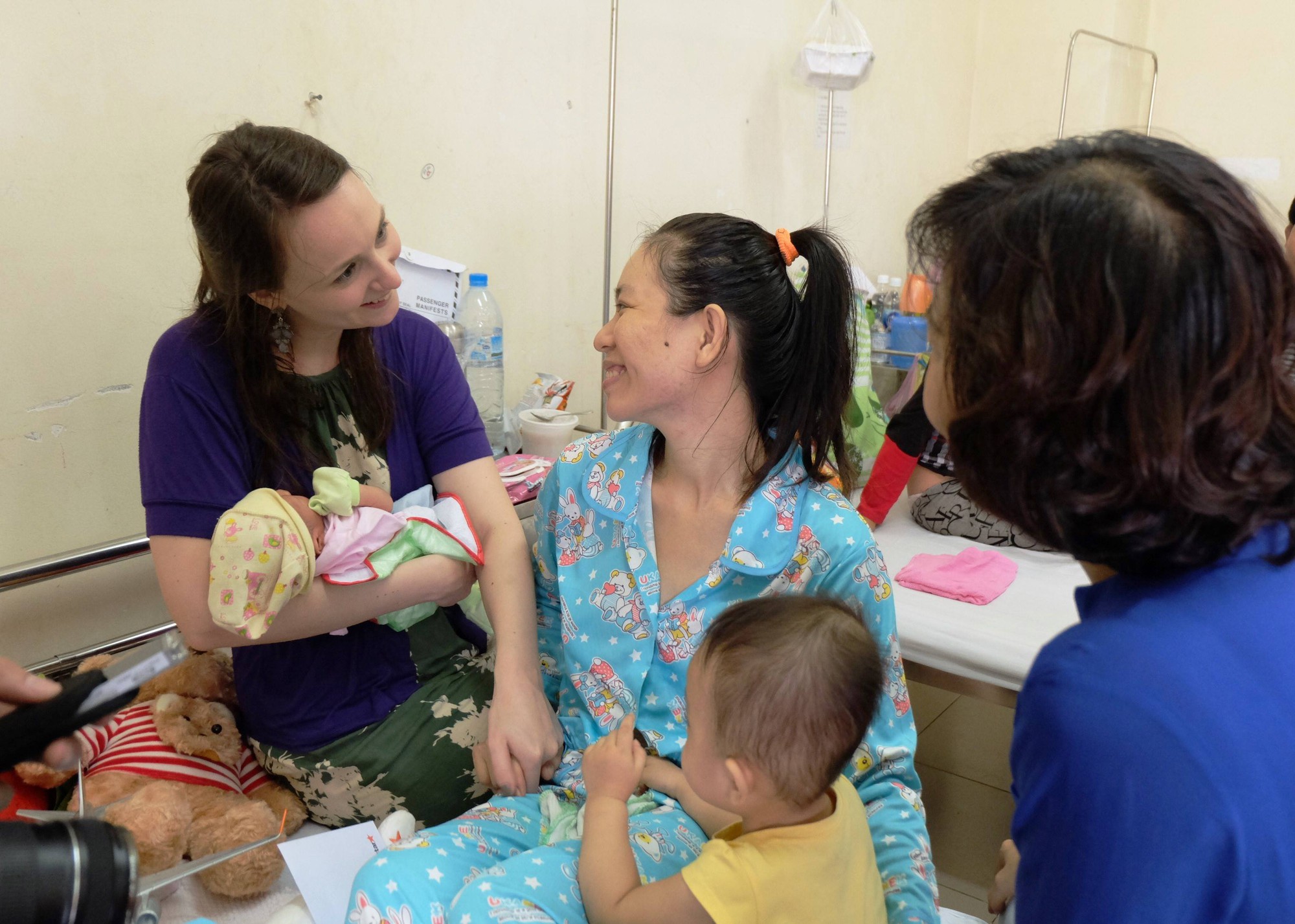 Máy bay dừng khẩn cấp để cứu thai phụ người nước ngoài ở Đà Nẵng