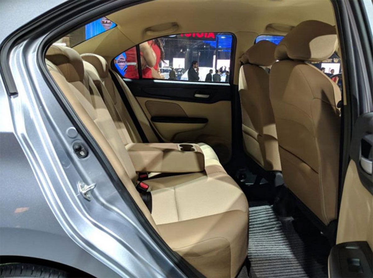 Ô tô sedan Honda 180 triệu: Trời nắng rát chị em mơ ước con xe này