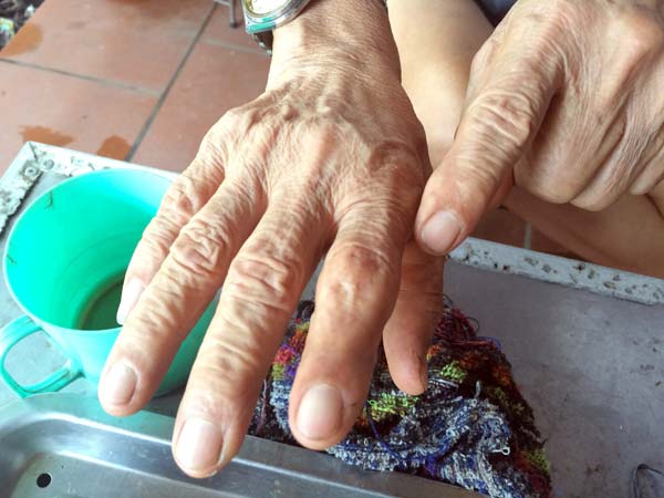 Người đàn ông đầu tiên bắt rắn độc nhả ra... vàng 9999 ở Việt Nam