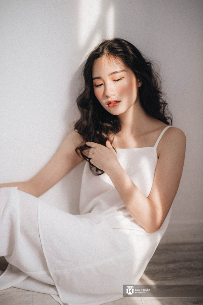 Gặp gỡ cô bạn Á khôi của Học viện Ngoại giao với nhan sắc trong trẻo tựa nàng thơ