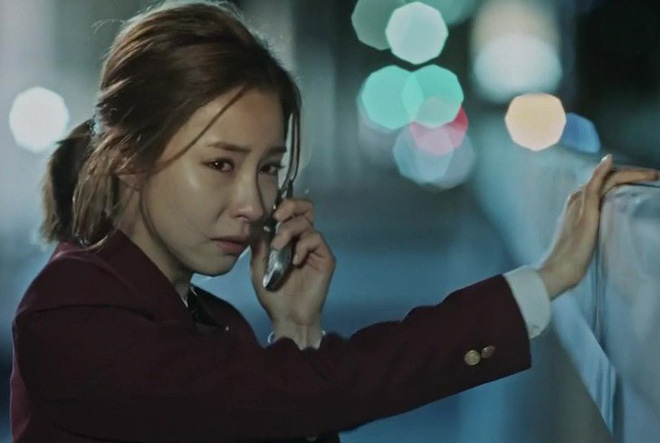 Nhìn chồng ôm mẹ với vết thương và máu chảy trên tay, tôi biết ơn anh rất nhiều