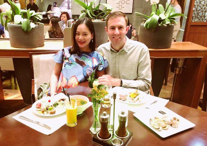 Lan Phương đã khoe hình ảnh đầu tiên về công chúa nhỏ trên mạng xã hội