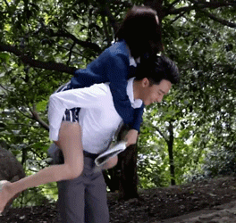 Dương Mịch bị fan Triệu Lệ Dĩnh bóc phốt: Thẩm mỹ hỏng, mê trai trẻ, quỵt tiền và nhiều scandal khác