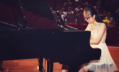 4 cô bạn vừa nhận học bổng tiền tỷ du học Mỹ chứng minh: Con gái thời nay giỏi và xinh hết phần thiên hạ