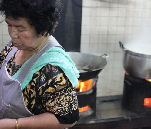 Chân dung nàng dâu đang làm xôn xao cõi mạng: Đi làm cả ngày để việc nhà mẹ chồng lo tất vẫn mắng mỏ nặng lời Chân dung nàng dâu đang làm xôn xao cõi mạng: Đi làm cả ngày để việc nhà mẹ chồng lo tất vẫn mắng mỏ nặng lời