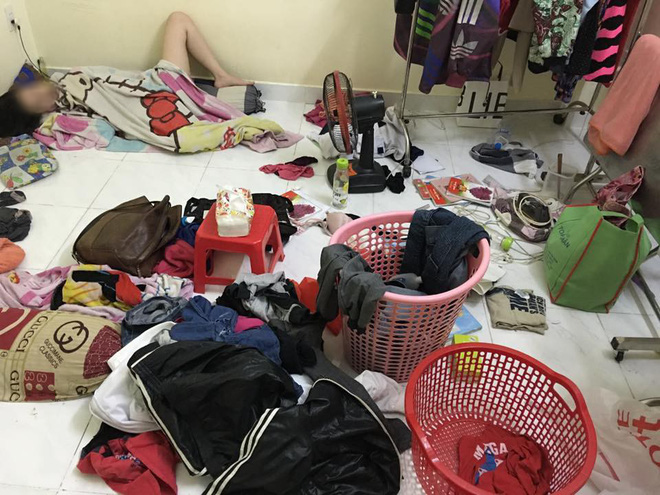 Anh người yêu chụp ảnh cô gái nằm ngủ giữa đống ngổn ngang, dân mạng khuyên Hãy giữ chặt cô gái ấy