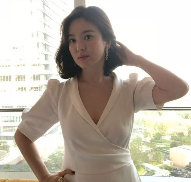 Chỉ trung thành với giày màu nude, nhưng hoá ra đây là cách mà Song Hye Kyo diện đẹp mọi bộ đồ Chỉ trung thành với giày màu nude, nhưng hoá ra đây là cách mà Song Hye Kyo diện đẹp mọi bộ đồ