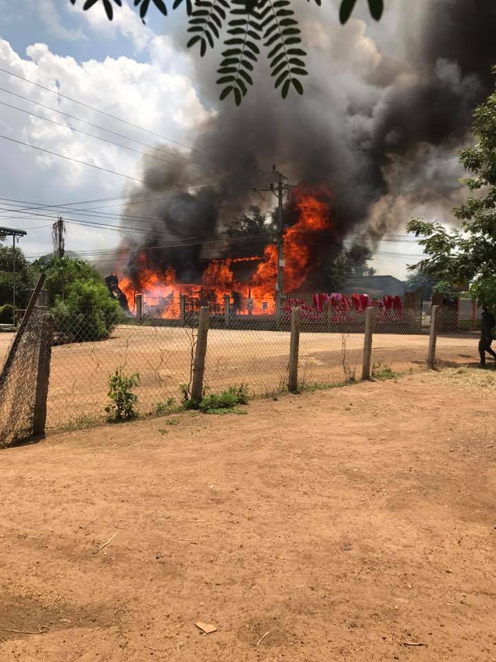 Clip: Cháy lớn ở nhà dân, nhiều tài sản trị giá nửa tỷ bị thiêu rụi