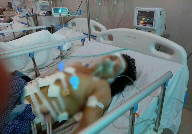 Vụ chồng cũ quay về đâm vợ trước mặt 2 con gái: Mẹ vừa nuôi chúng em và người cô bại liệt, vừa còng lưng trả nợ cho bố