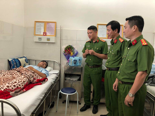 Công an TP HCM dành tiền thưởng phá án để đóng viện phí cho hiệp sĩ