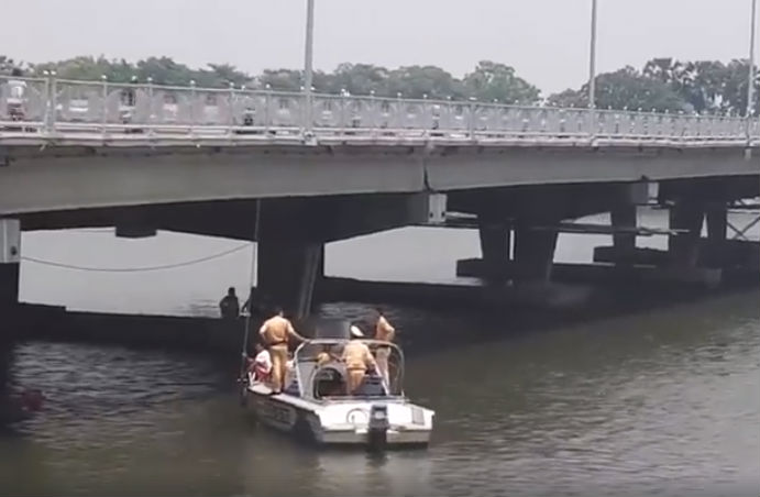 Vụ ôm cháu bé nhảy sông: Thi thể hai cha con ôm chặt ở độ sâu 10m