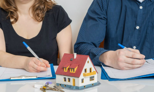 Những người vợ tay trắng vì chồng tẩu tán tài sản riêng