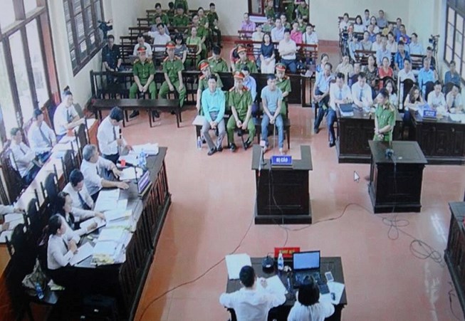 Xử BS Lương: LS đề nghị đối chất trực tiếp với điều tra viên