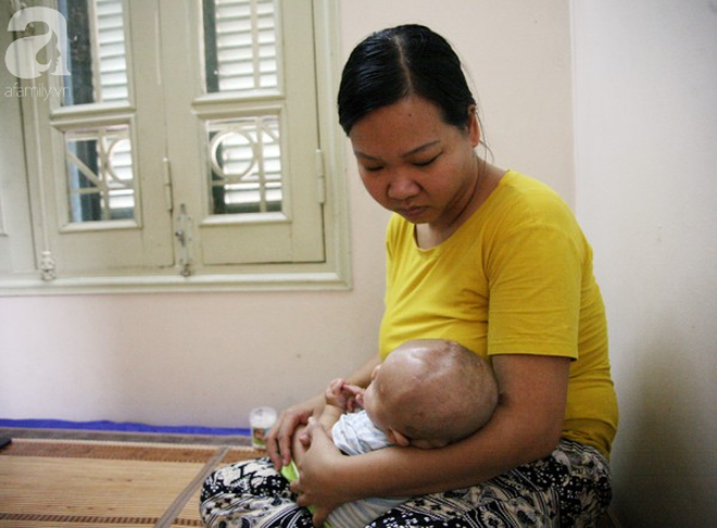 Tiếng khóc xé lòng của bé trai hơn 5 tháng tuổi mắc bệnh não úng thủy