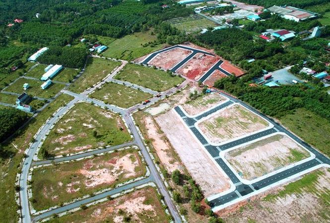 Bộ Tài chính nói gì về việc bán đất để ăn, dùng ô tô biếu tặng? Bộ Tài chính nói gì về việc bán đất để ăn, dùng ô tô biếu tặng?