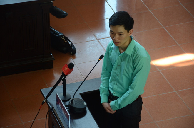 Ba ngày mặc cùng một màu áo và thông điệp ý nghĩa của bác sĩ Hoàng Công Lương