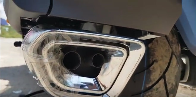 Đập hộp chuyên cơ mặt đất 2018 Honda Goldwing đầu tiên về Việt Nam