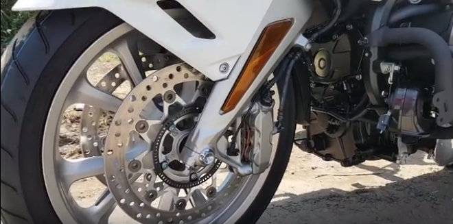 Đập hộp chuyên cơ mặt đất 2018 Honda Goldwing đầu tiên về Việt Nam