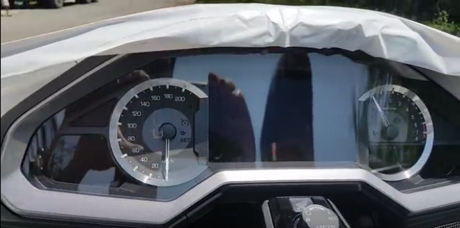 Đập hộp chuyên cơ mặt đất 2018 Honda Goldwing đầu tiên về Việt Nam