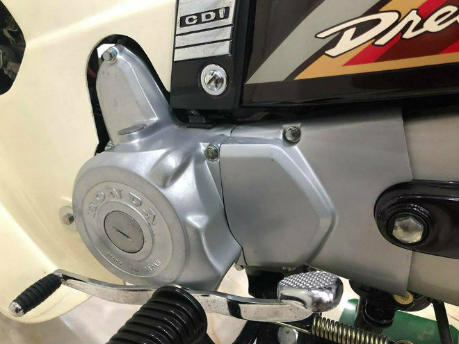 Cận cảnh Honda Dream II Thái Lan thét giá 1,2 tỷ đồng