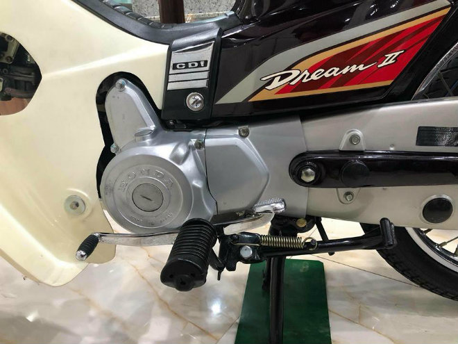 Cận cảnh Honda Dream II Thái Lan thét giá 1,2 tỷ đồng