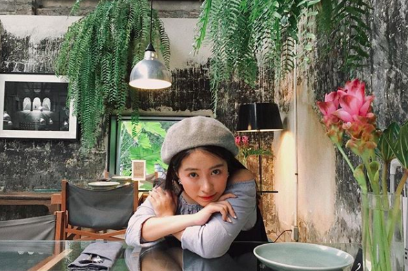 Soi ngay phong cách pose ảnh làm nên thương hiệu của các hotgirl Việt