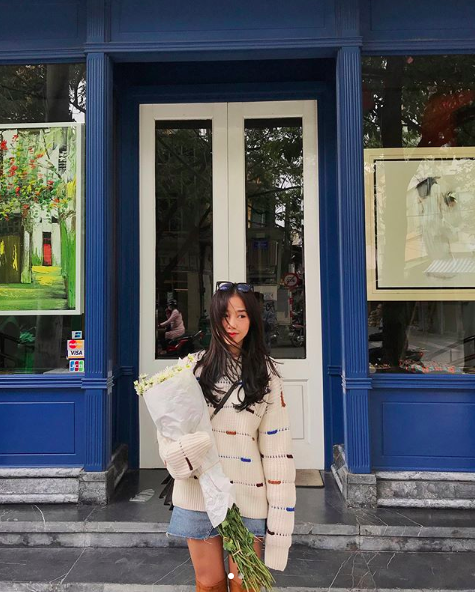 Soi ngay phong cách pose ảnh làm nên thương hiệu của các hotgirl Việt