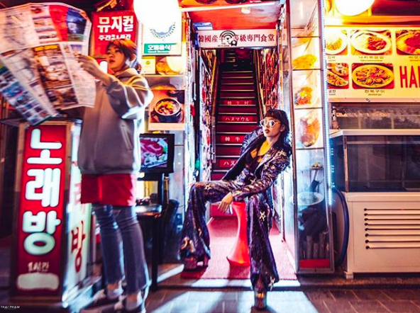 Soi ngay phong cách pose ảnh làm nên thương hiệu của các hotgirl Việt