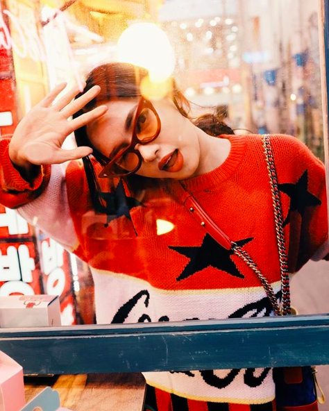 Soi ngay phong cách pose ảnh làm nên thương hiệu của các hotgirl Việt