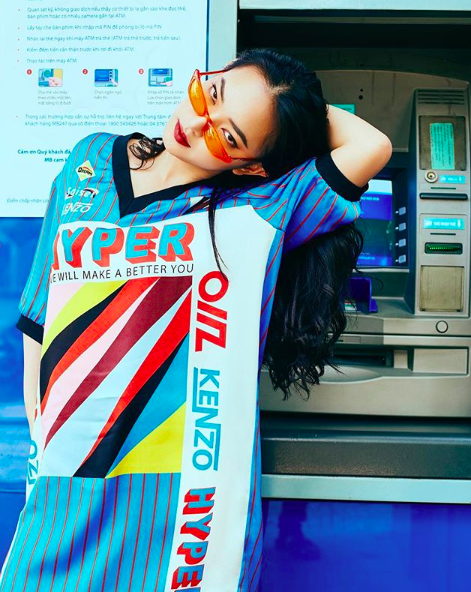 Soi ngay phong cách pose ảnh làm nên thương hiệu của các hotgirl Việt