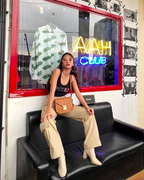 Soi ngay phong cách pose ảnh làm nên thương hiệu của các hotgirl Việt