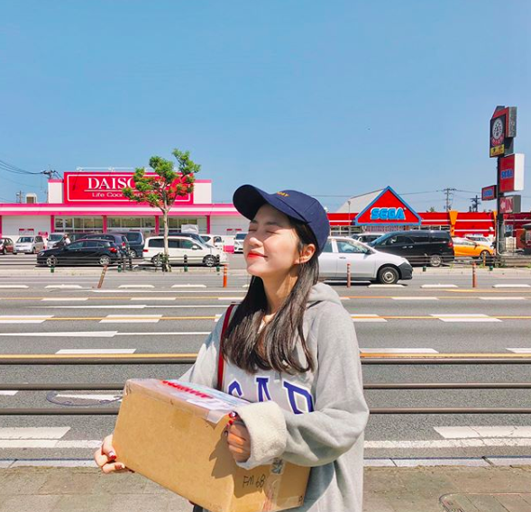 Soi ngay phong cách pose ảnh làm nên thương hiệu của các hotgirl Việt