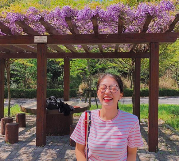 Soi ngay phong cách pose ảnh làm nên thương hiệu của các hotgirl Việt