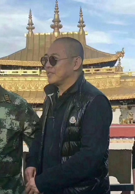 Không thể tin nổi hình ảnh già như ông lão 80 tuổi này lại chính là Lý Liên Kiệt Không thể tin nổi hình ảnh già như ông lão 80 tuổi này lại chính là Lý Liên Kiệt