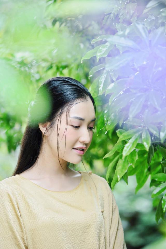 Nét đẹp dịu dàng, trong sáng của Nàng thơ xứ Huế Ngọc Trân Nét đẹp dịu dàng, trong sáng của Nàng thơ xứ Huế Ngọc Trân