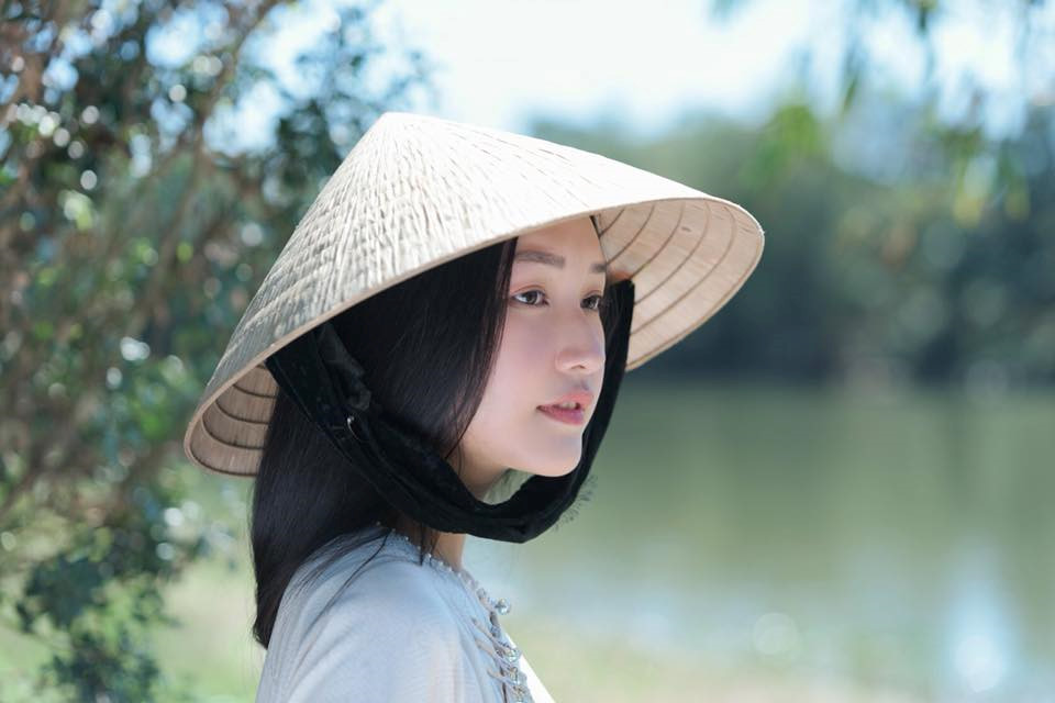 Nét đẹp dịu dàng, trong sáng của Nàng thơ xứ Huế Ngọc Trân