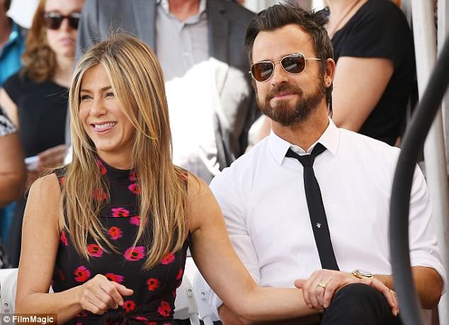 Selena Gomez vượt mức tình bạn với một chàng Justin nhưng đó không phải là Justin Bieber?