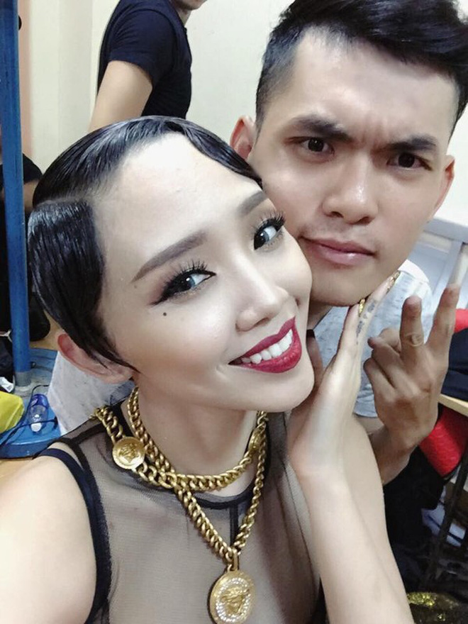 Stylist nổi tiếng Trần Tiến Đạt (Mì Gói) đột ngột ra đi ở tuổi 27 vì tràn dịch màng phổi Stylist nổi tiếng Trần Tiến Đạt (Mì Gói) đột ngột ra đi ở tuổi 27 vì tràn dịch màng phổi
