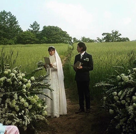 Won Bin - Lee Na Young: Đi qua những ồn ào tuổi trẻ, điều ta cần chỉ đơn giản là bình yên nắm tay nhau cùng già đi!