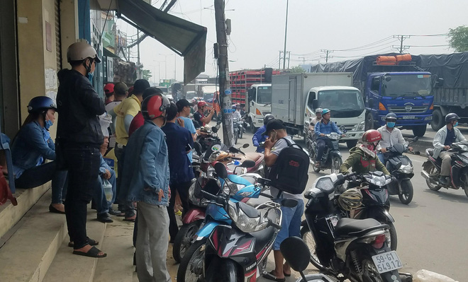 TP.HCM: 5 ô tô đâm liên hoàn, nhiều người may mắn bò ra khỏi cabin thoát chết