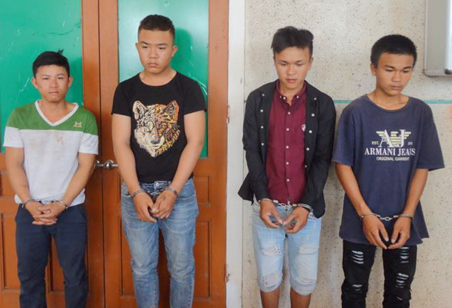 Nhóm 9X vác kiếm chặn ôtô xin tiền dọc quốc lộ