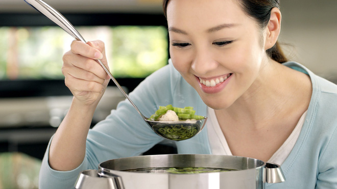 Phụ nữ hiện đại nói không với bếp núc: Chẳng phải sự thể hiện nữ quyền gì, là đoảng hết phần thiên hạ mới đúng