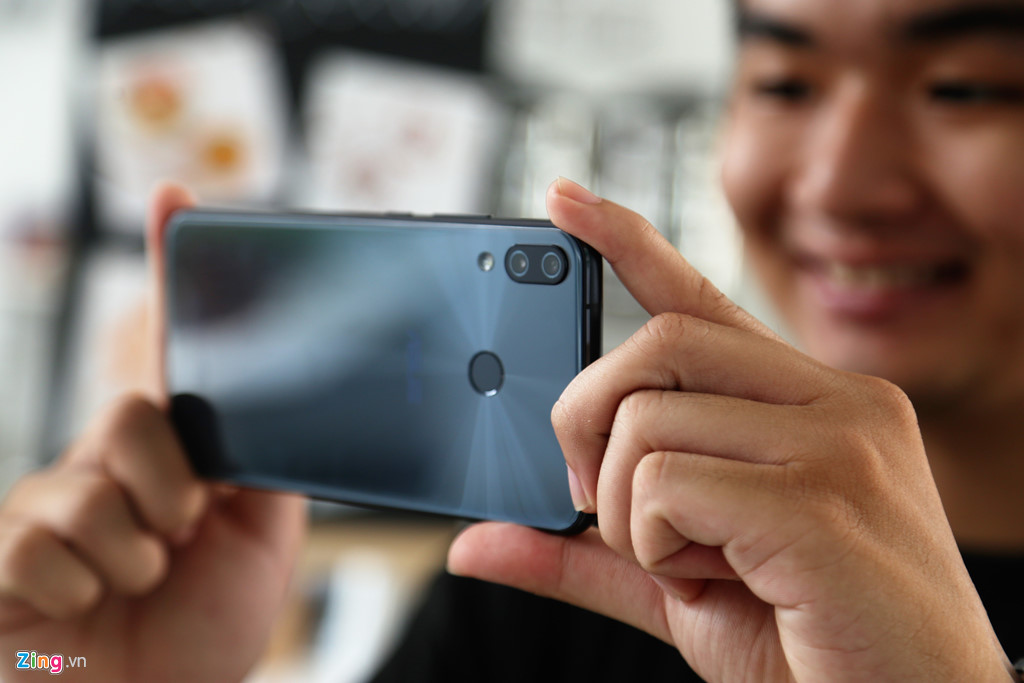 Zenfone 5 2018 về Việt Nam với giá 8 triệu đồng